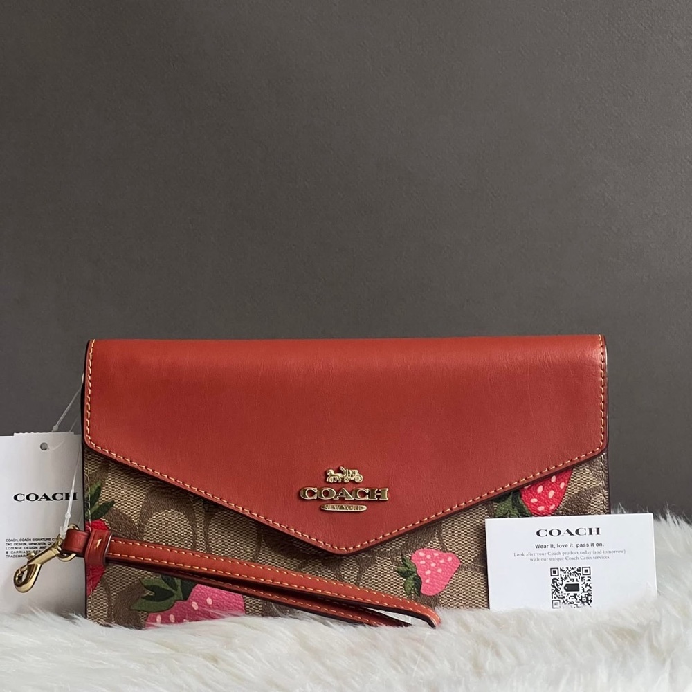 CH524 - Coach Travel Envelope Wallet in Signature Canvas with Strawberry Print - Picture 15 of 16